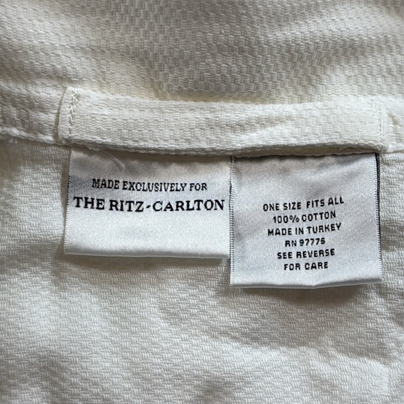 Ritz Carlton Women & Men’s Bathrobe White - Picture 6 of 8